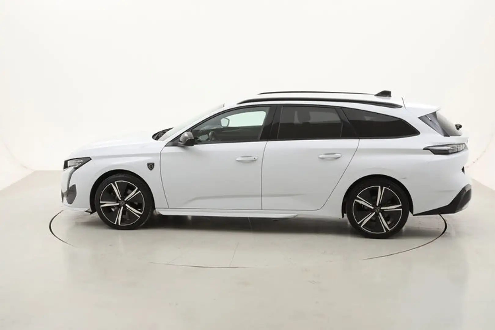 Peugeot 308 SW GT EAT8 1.2 Benzina 131CV Bianco - 2