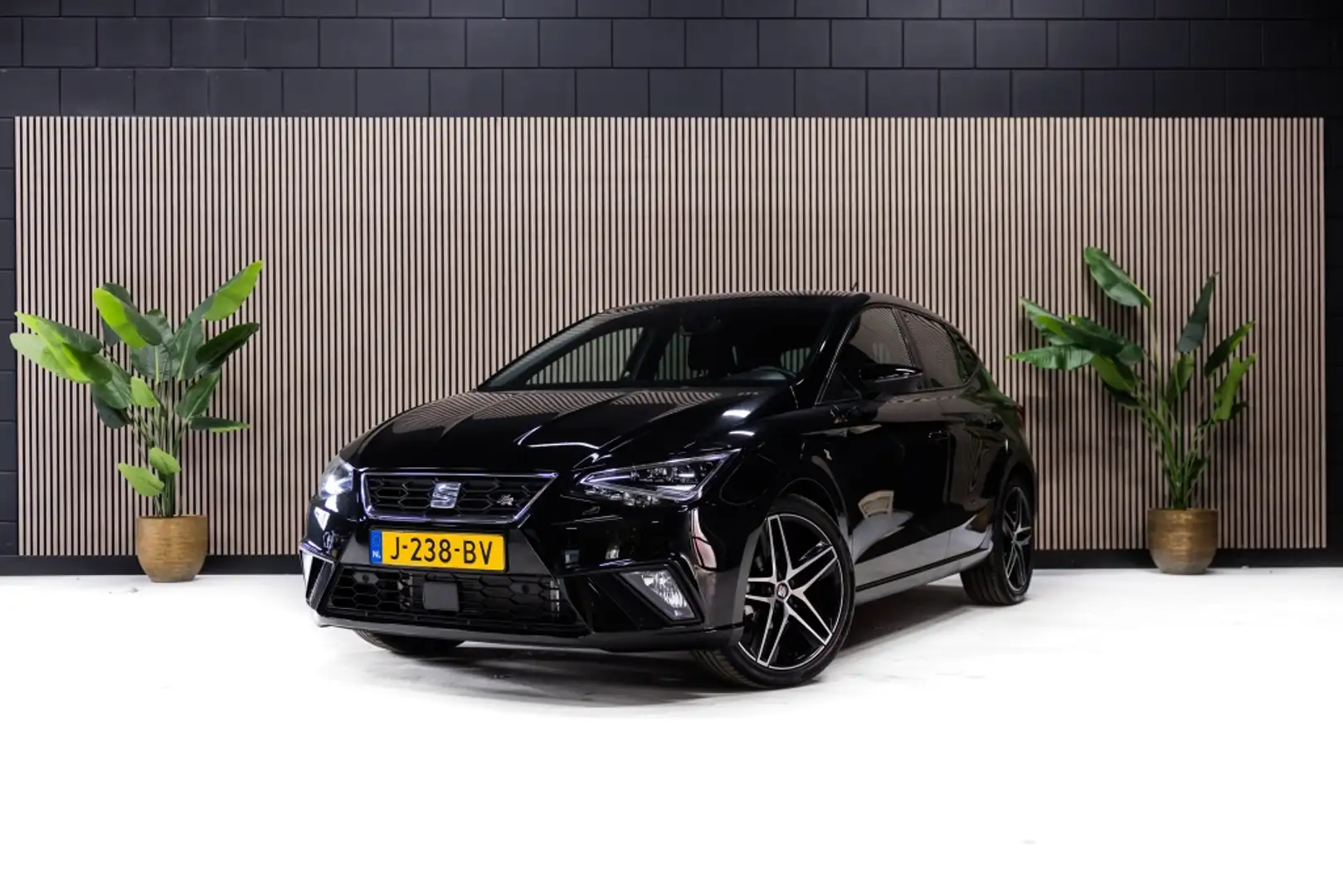 SEAT Ibiza 1.0 TSI FR BnsInt. | Virtual | Camera | Zwarte Hem Nero - 1