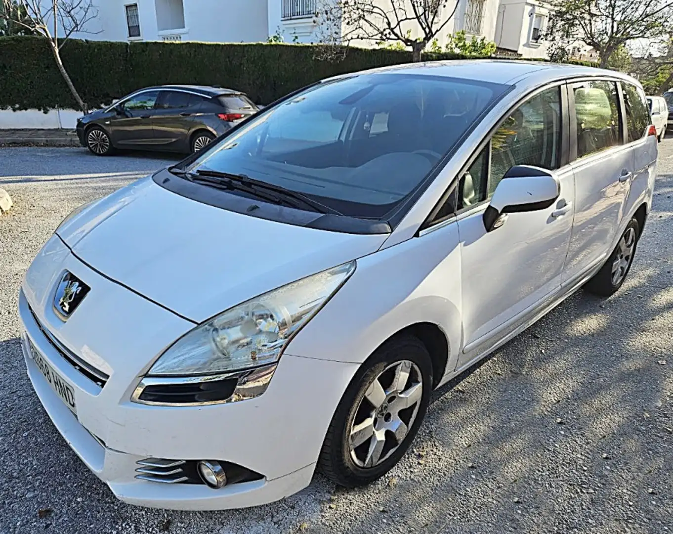 Peugeot 5008 1.6HDI Active 115 Blanco - 1