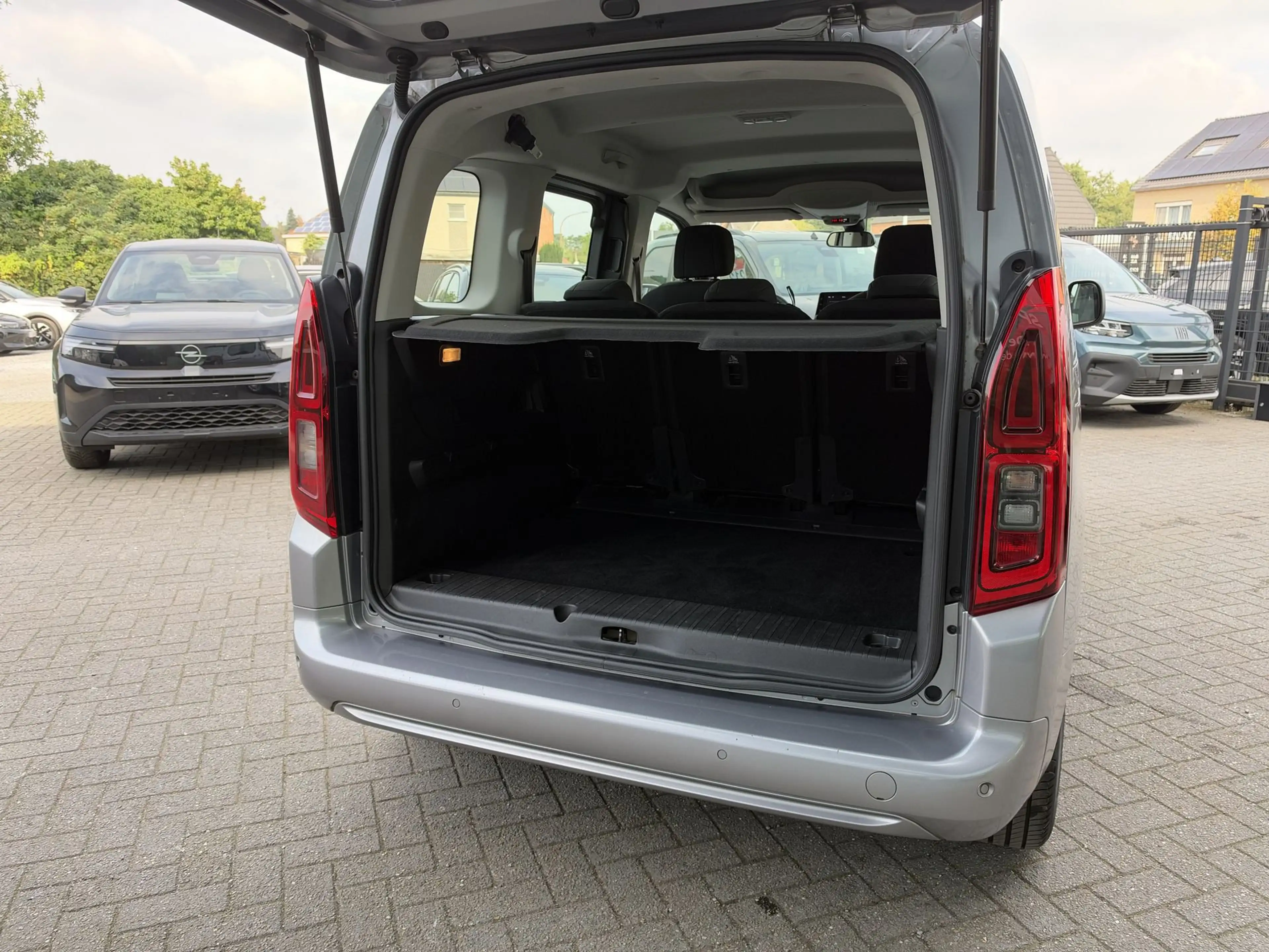 Opel Combo Life Edition 1.2T 110pk *Navi*Camera*CarPlay* — photo 8
