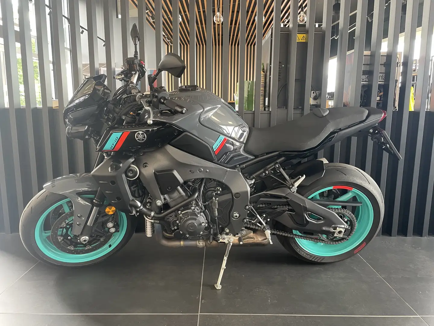 Yamaha MT-10 Grau - 2