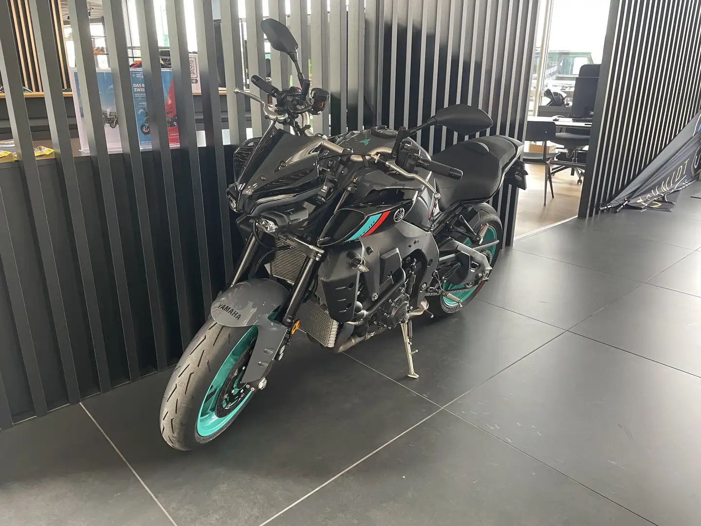 Yamaha MT-10 Grau - 1