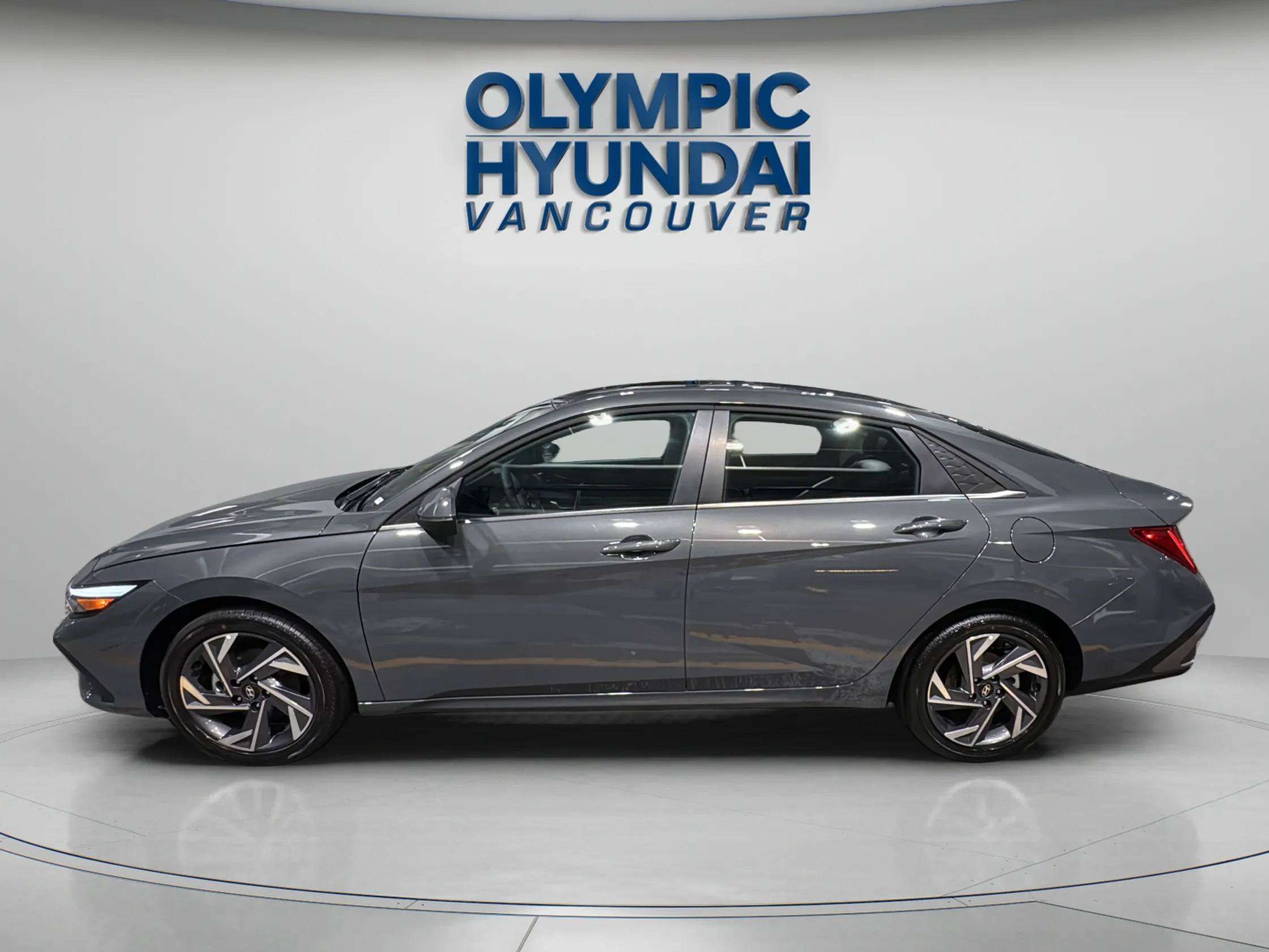 2026 Hyundai Elantra Luxury FWD | BOSE AUDIO | DIGITAL KEY — photo 3