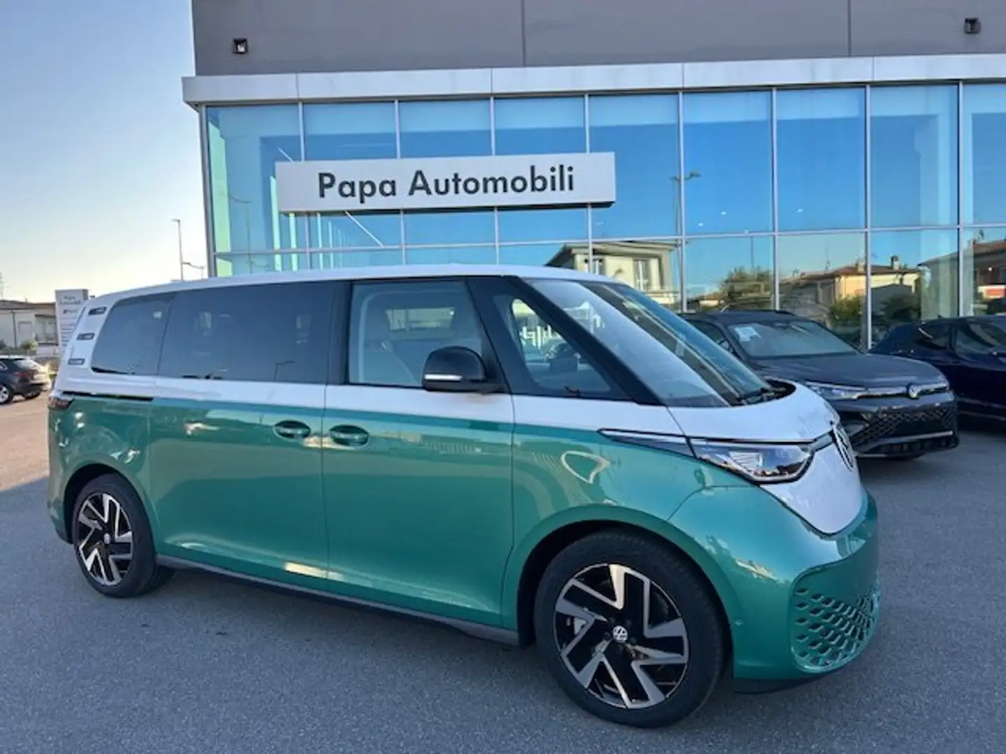Volkswagen ID. Buzz 6 POSTI PL GARANZIA 4 ANNI Verde - 1