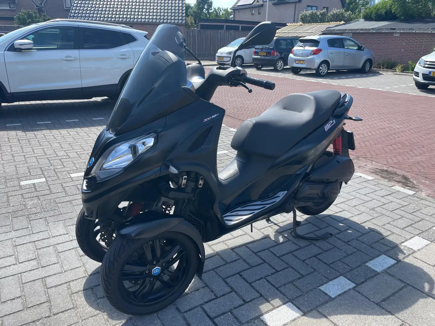 Piaggio MP3 300 Piaggo MP3 300 sport HPE / 2020 Zwart - 1