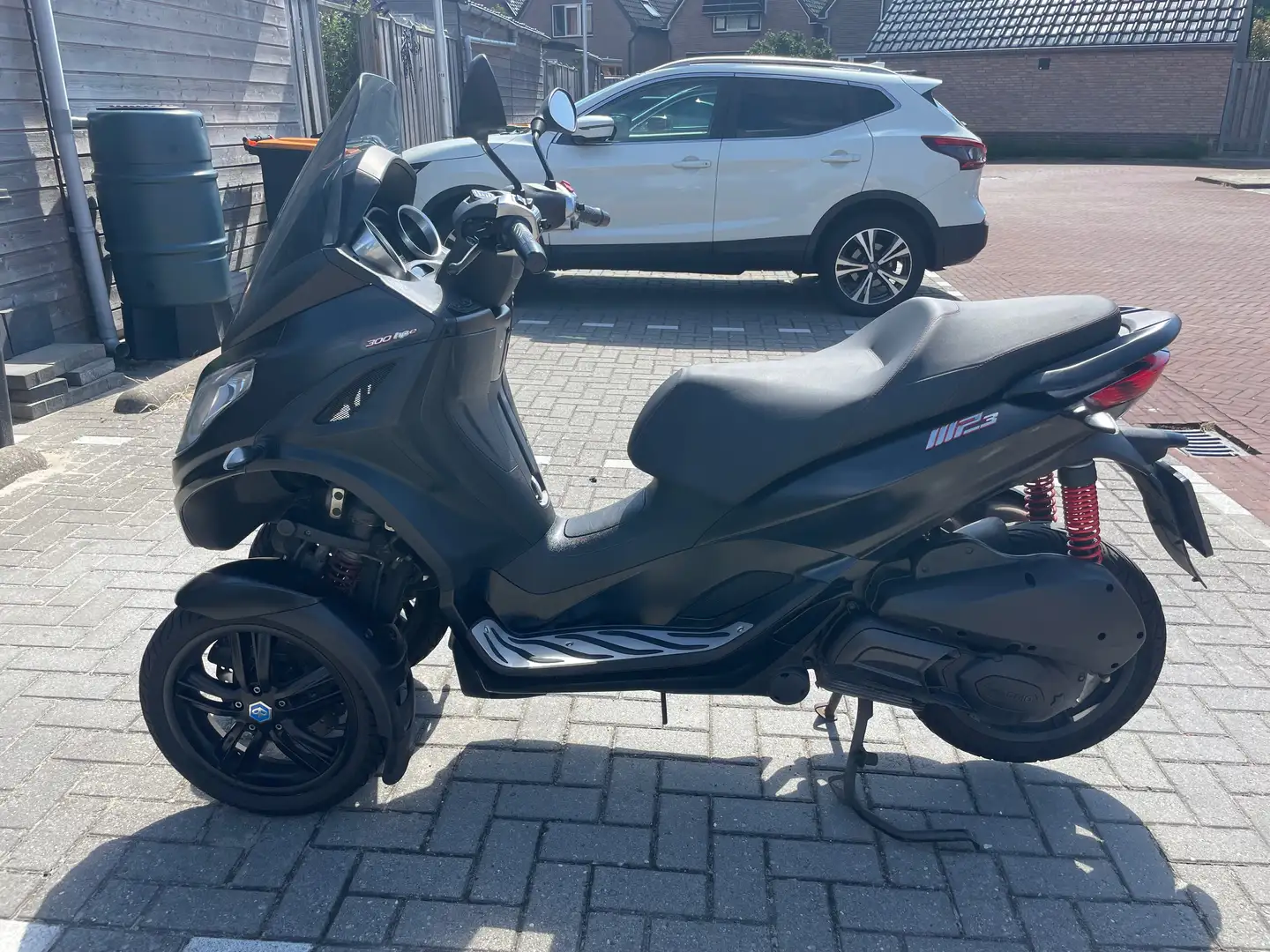 Piaggio MP3 300 Piaggo MP3 300 sport HPE / 2020 Zwart - 2