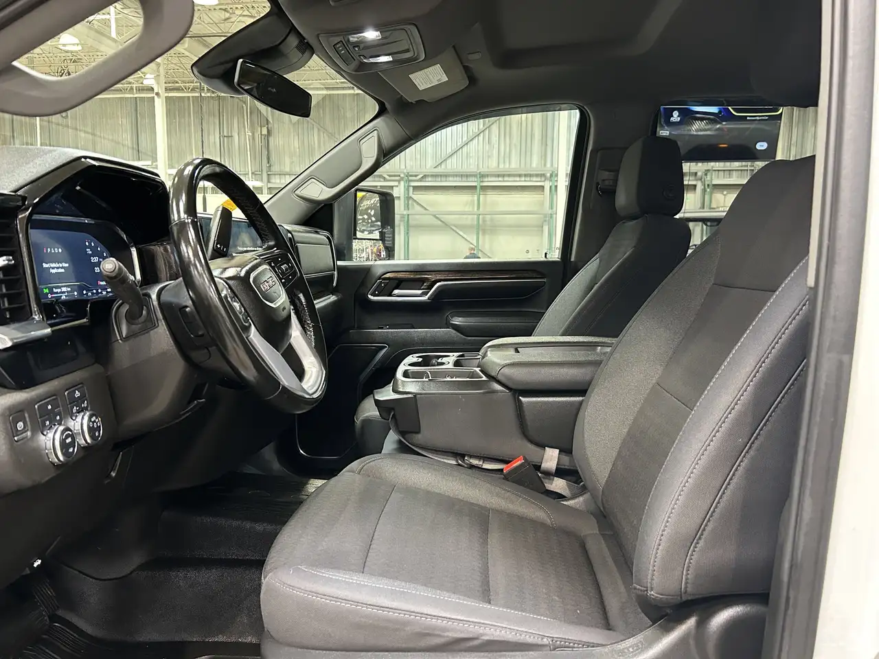 GMC Sierra 3500HD снимка GMC Sierra 3500HD