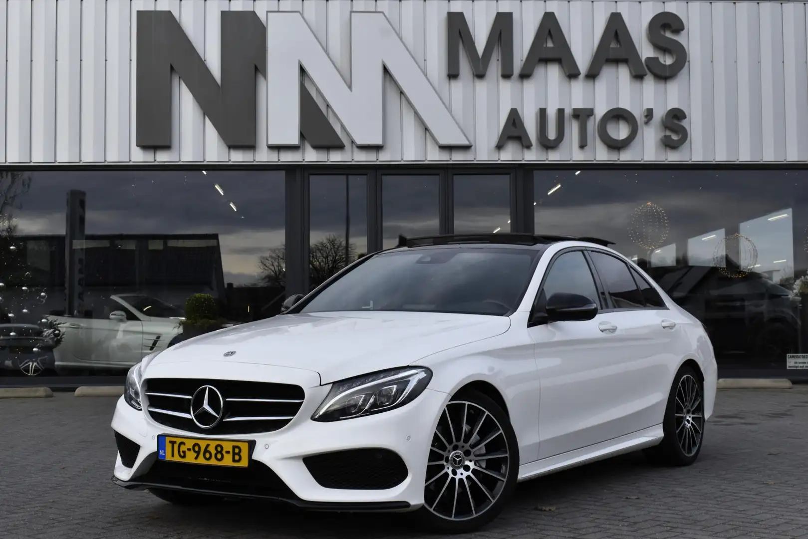 Mercedes-Benz C 180 AMG NIGHT PANORAMADAK 19 inch Wit - 1