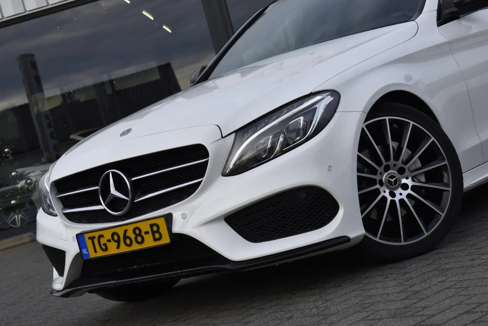 Mercedes-Benz C 180 AMG NIGHT PANORAMADAK 19 inch Wit - 2