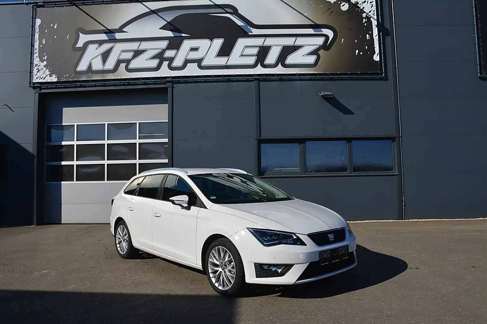 SEAT Leon ST Executive 1,6 TDI CR Start-Stopp TEMP LED PDC Weiß - 1