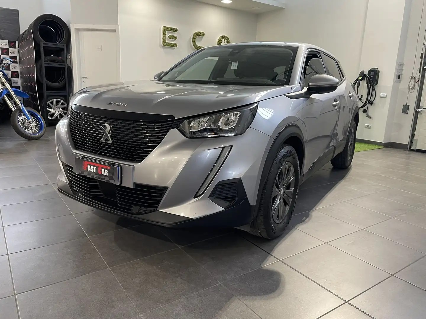 Peugeot 2008 PureTech 100 S&S Active Pack Grijs - 1