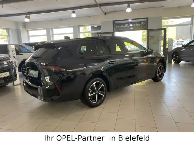 Opel Astra view 4