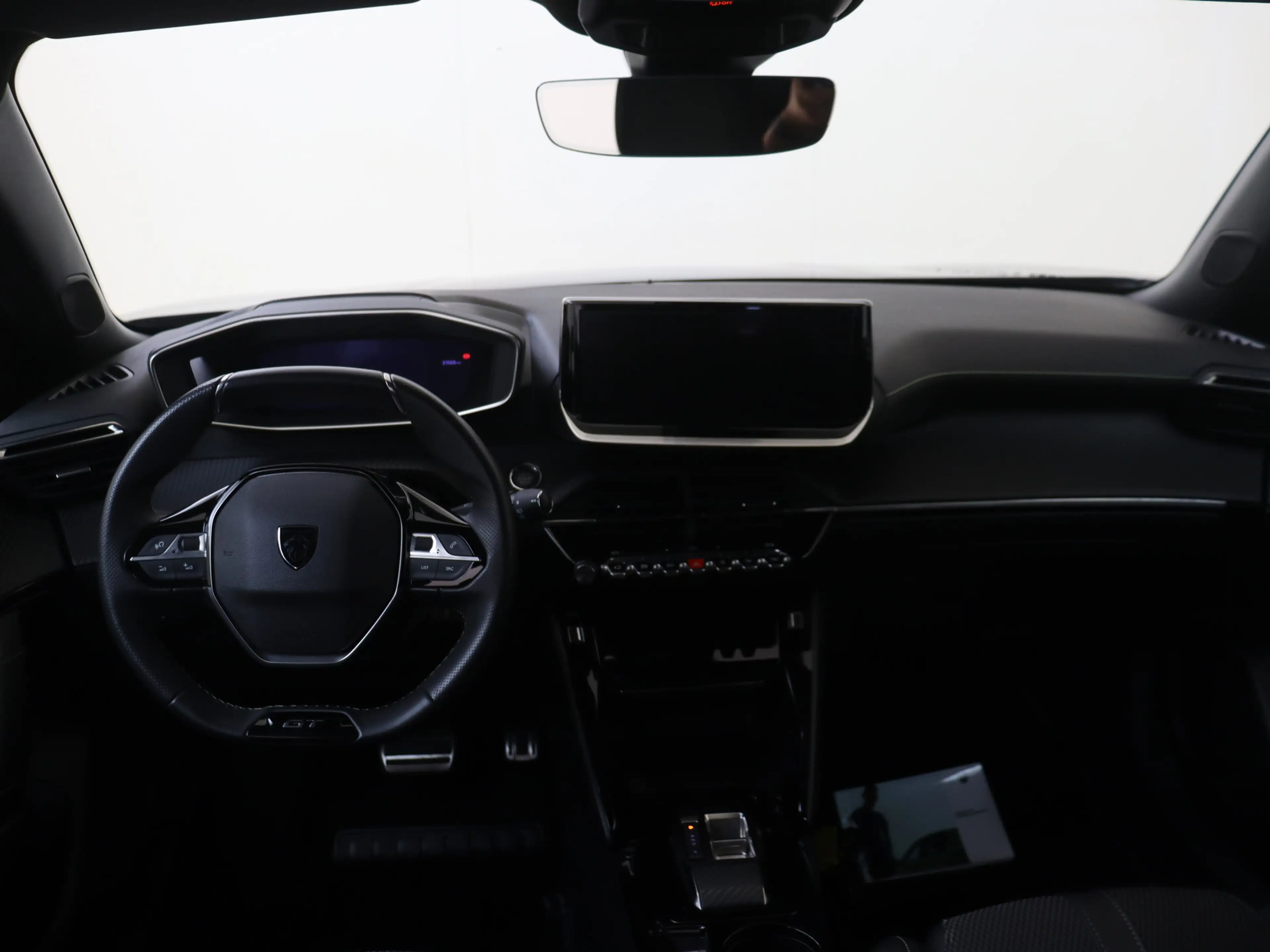 Peugeot e-2008 EV GT 54 kWh — photo 5