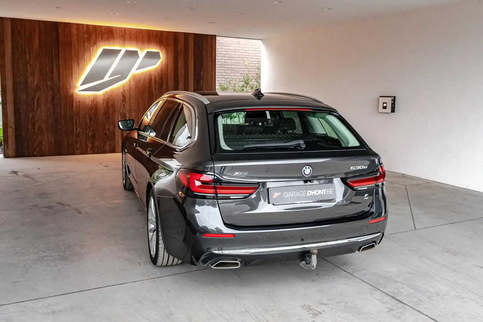 BMW 530 e touring comf zetels, pano, driving assist+ Grijs - 2