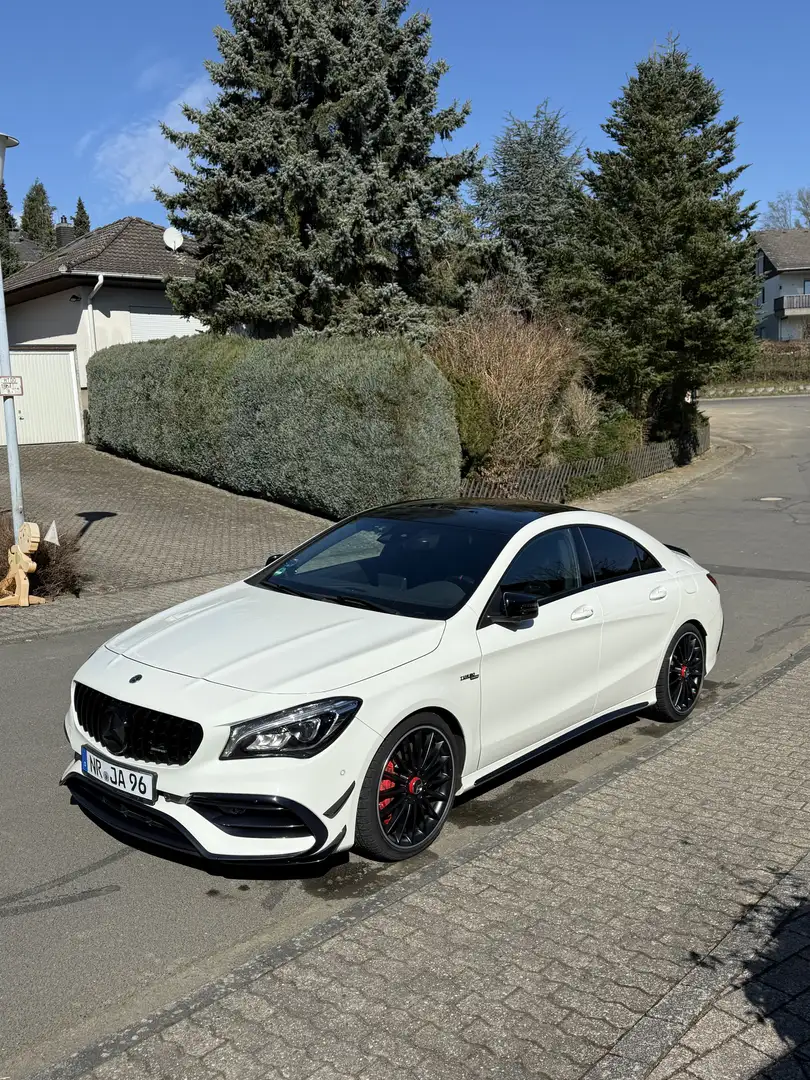 Mercedes-Benz CLA 45 AMG Bílá - 1