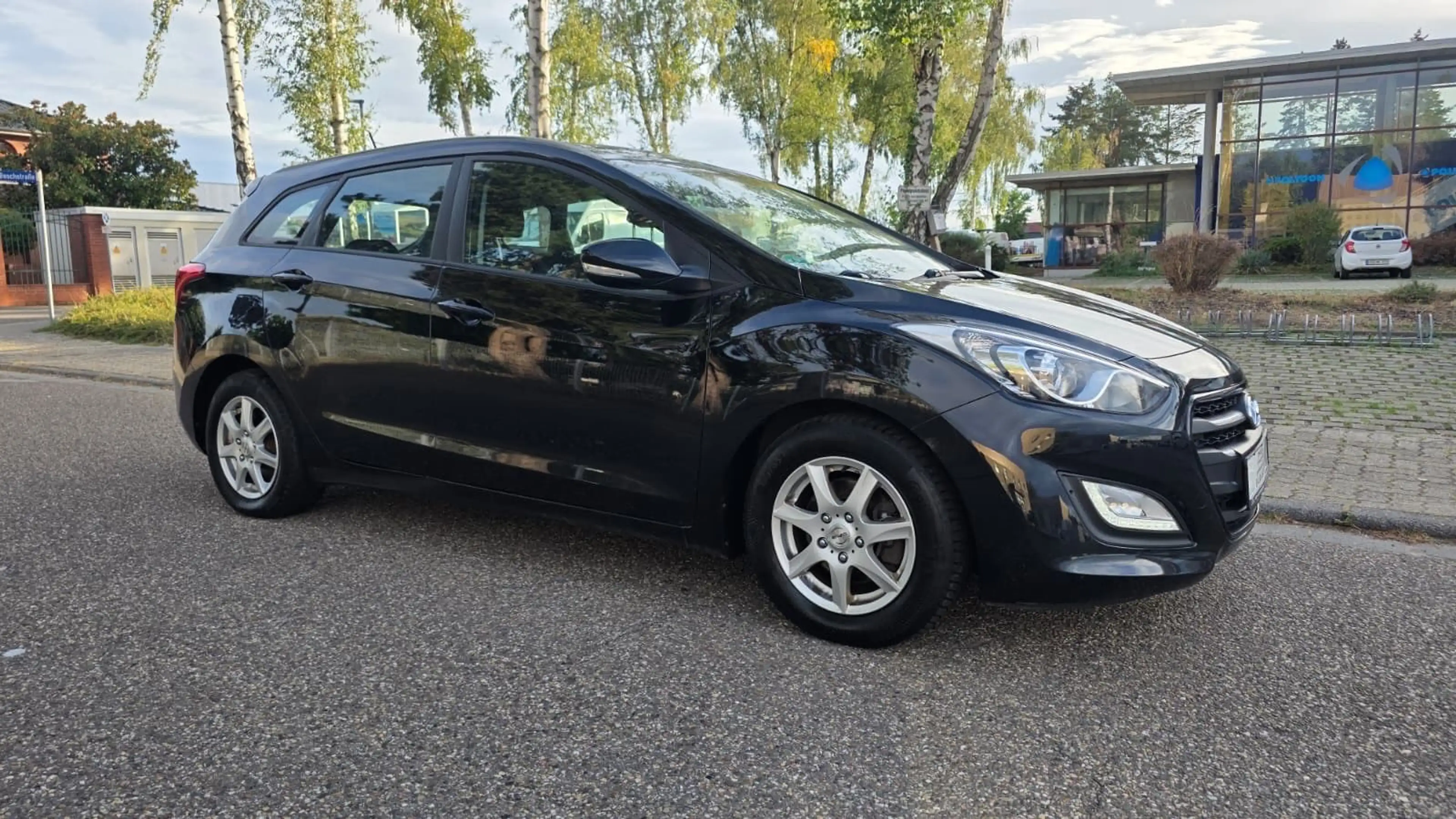 Hyundai i30 cw blue Trend Klima 2 Hand Garantie TÜV NEU — photo 3