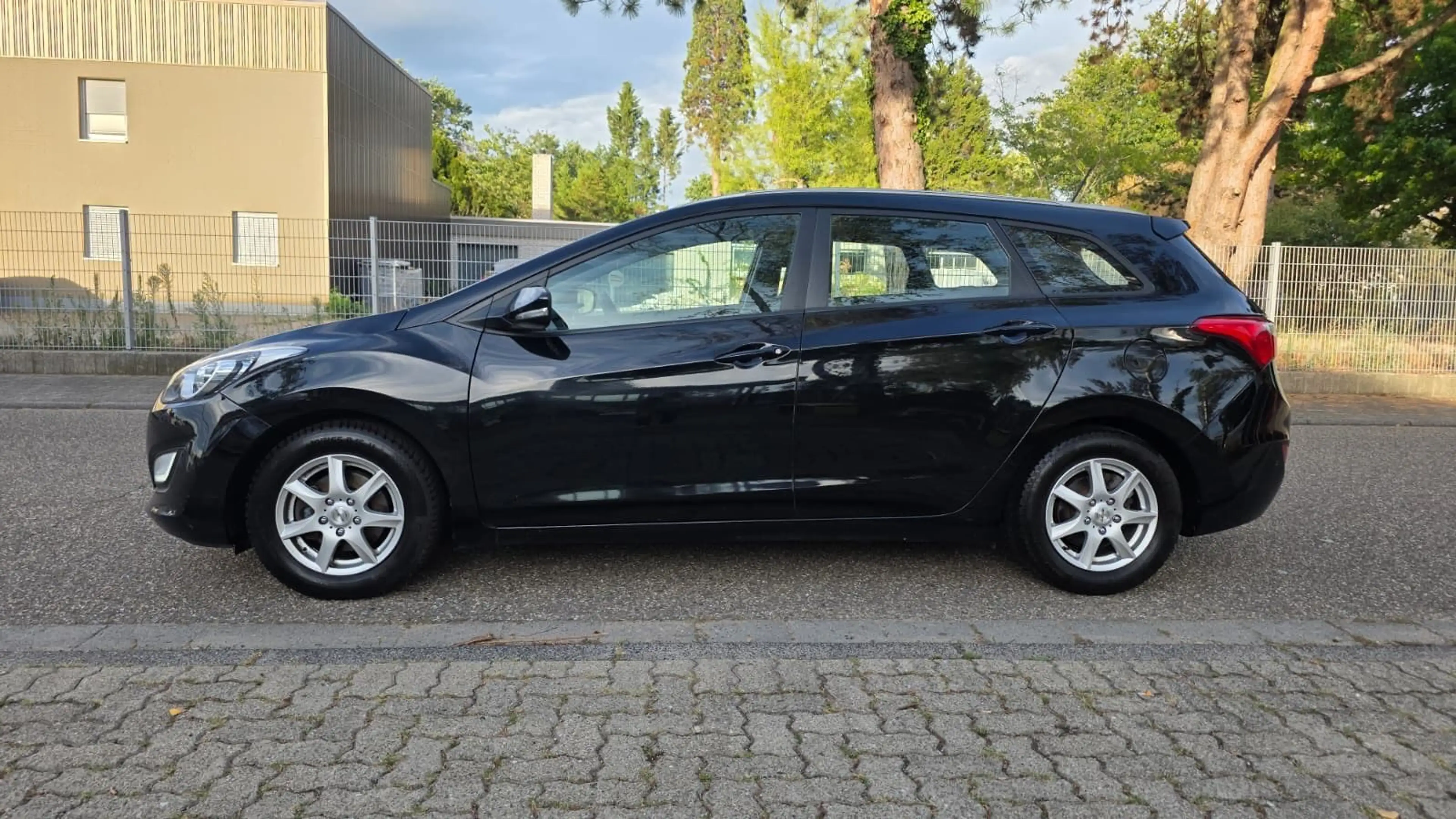 Hyundai i30 cw blue Trend Klima 2 Hand Garantie TÜV NEU — photo 4