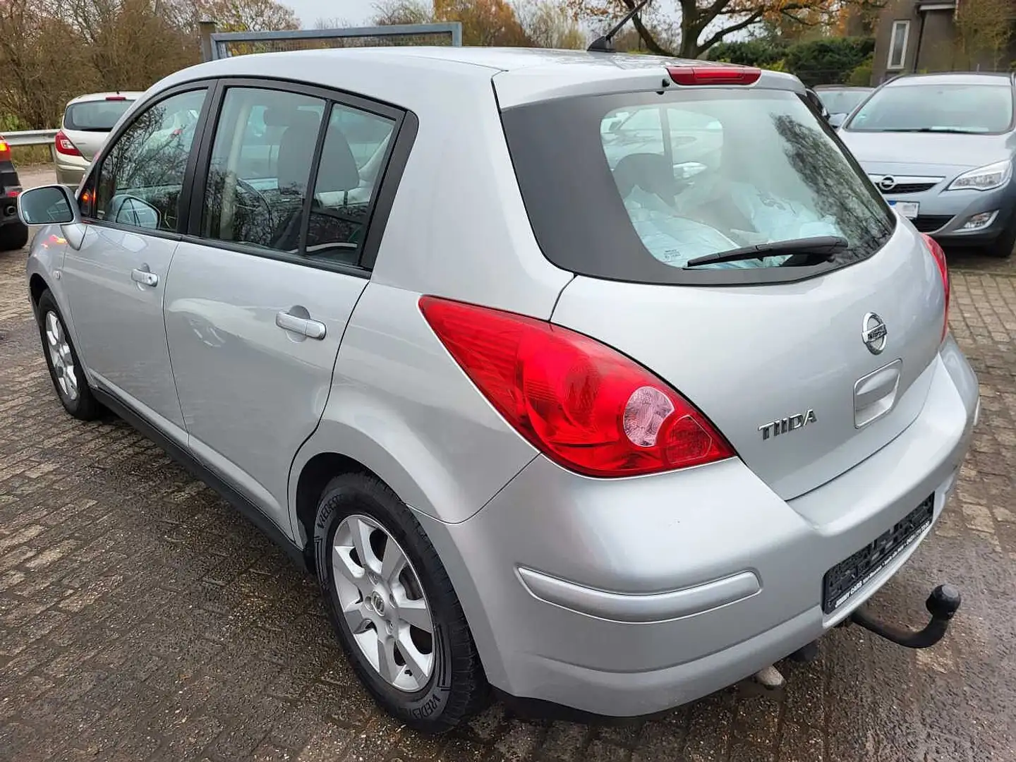 Nissan Tiida Fließheck 1.8 acenta Silber - 2
