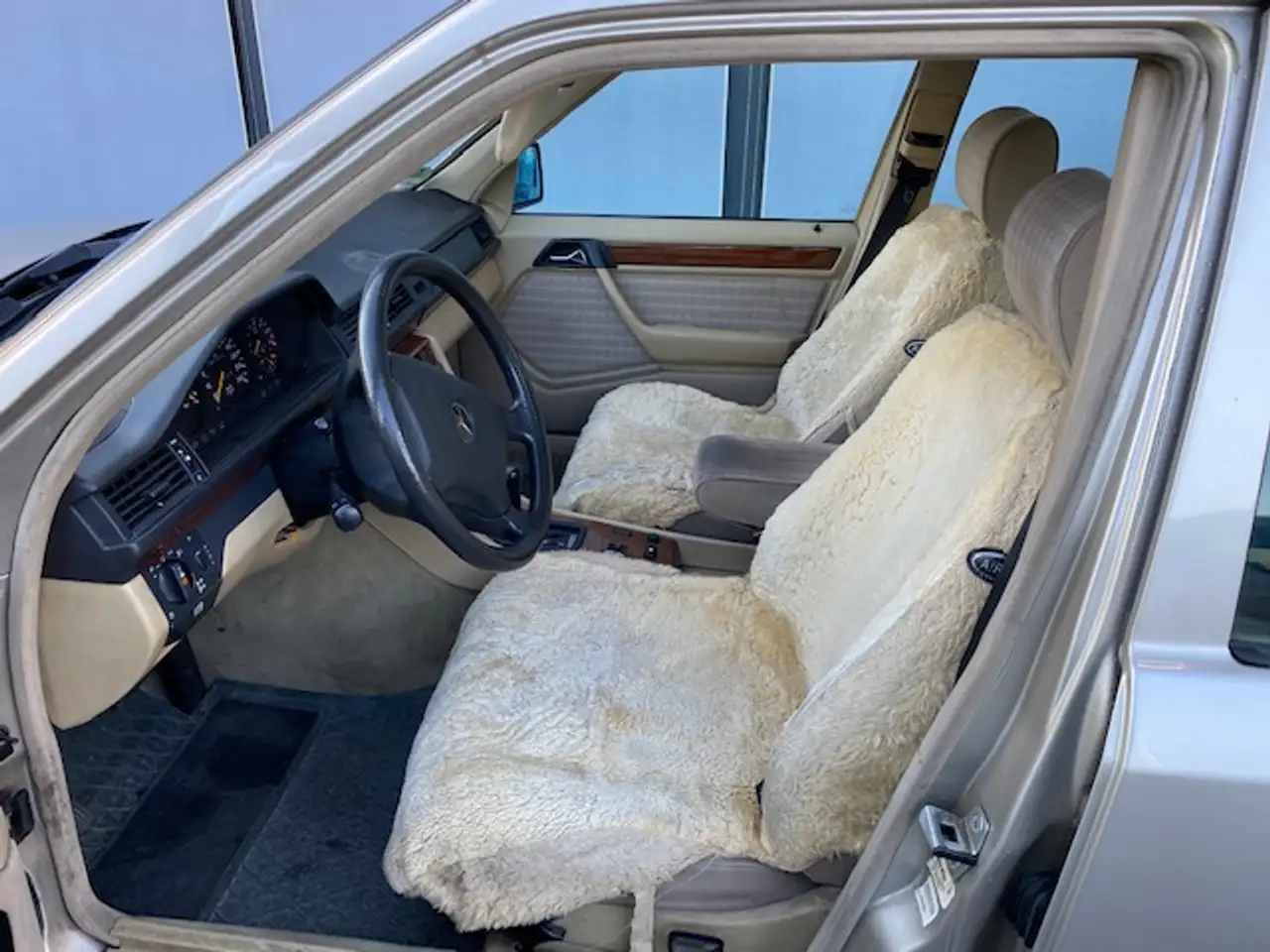 Mercedes-Benz 260 124, foto 10