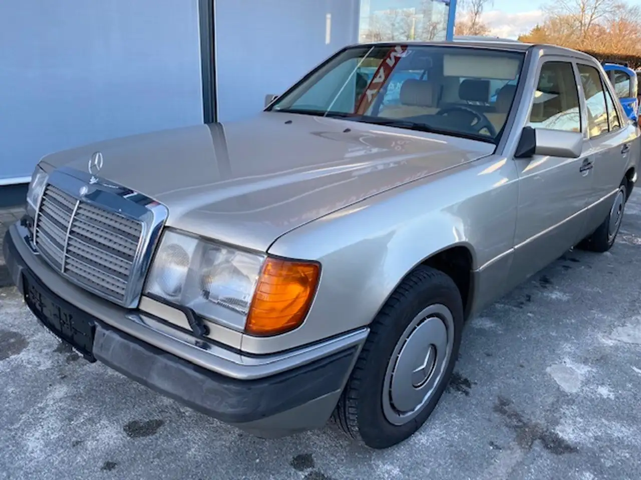 Mercedes-Benz 260 124, foto 2