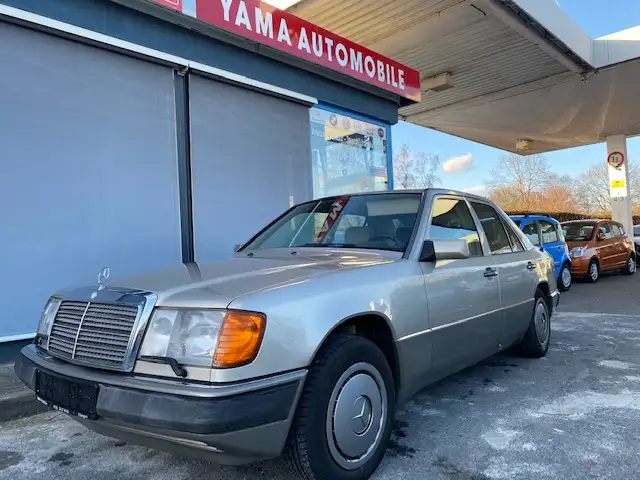 Mercedes-Benz 260 124