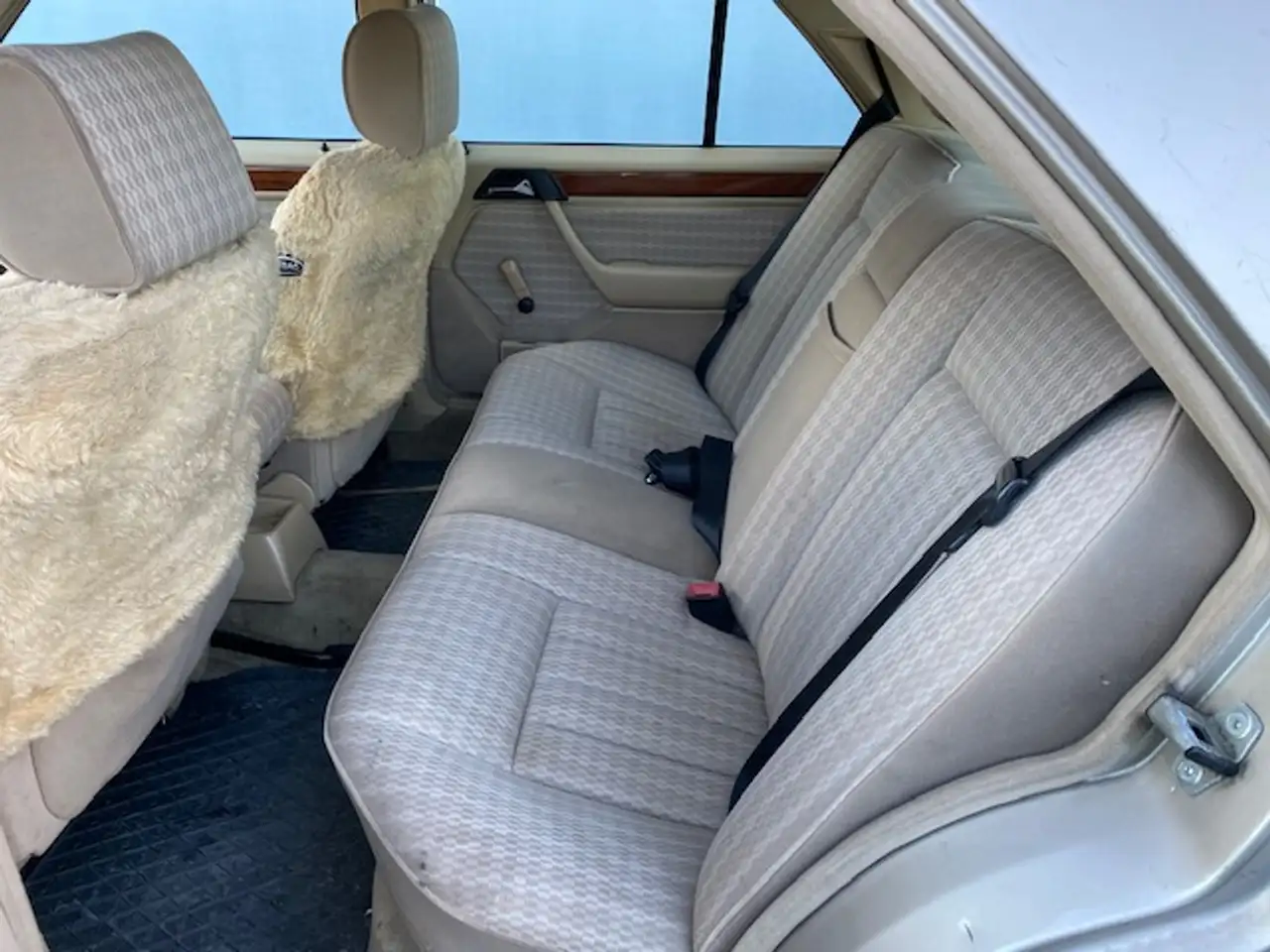 Mercedes-Benz 260 124, foto 11