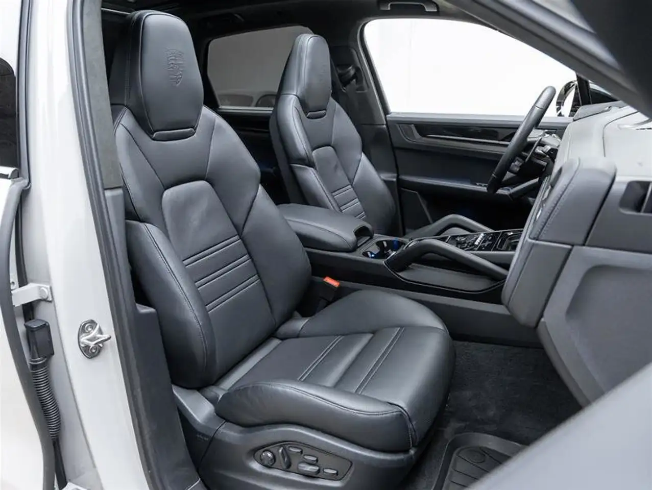 Porsche Cayenne снимка Porsche Cayenne
