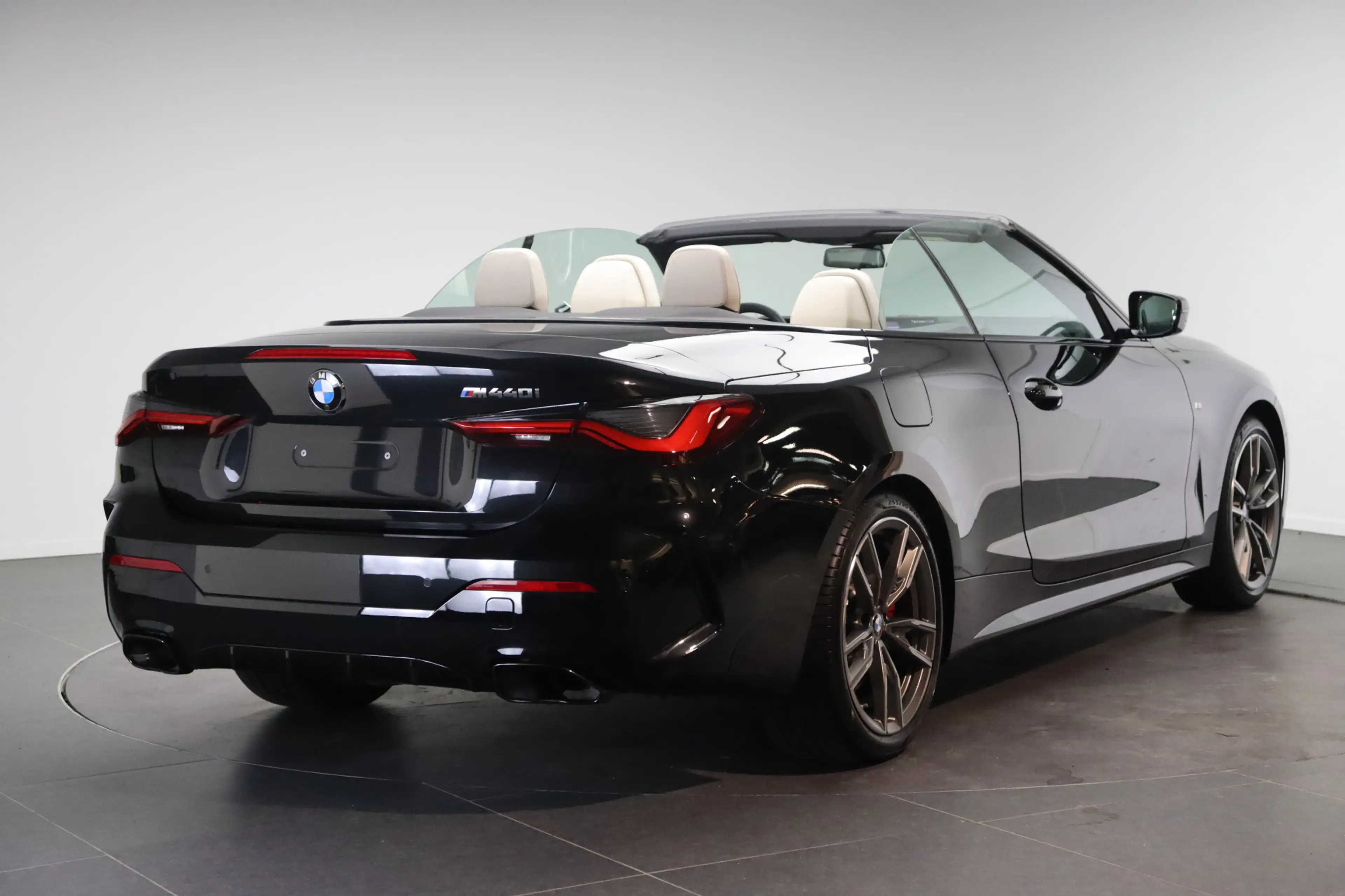 BMW 440 4 Serie Cabrio M440i Automaat / Adaptief M Onderst — photo 4