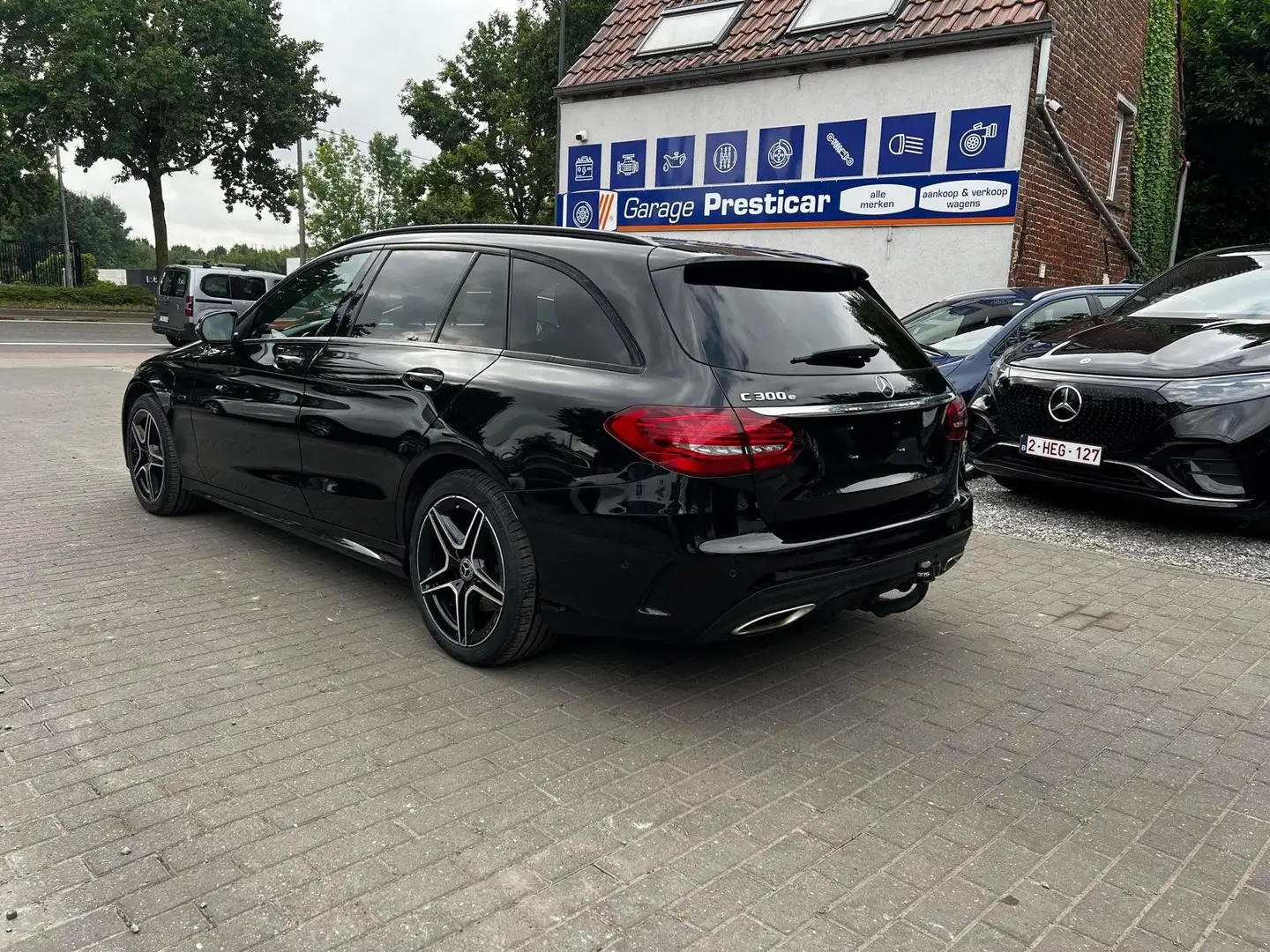 Mercedes-Benz C 300 C 300 e PHEV T 9G-TRONIC AMG Line Zwart - 2