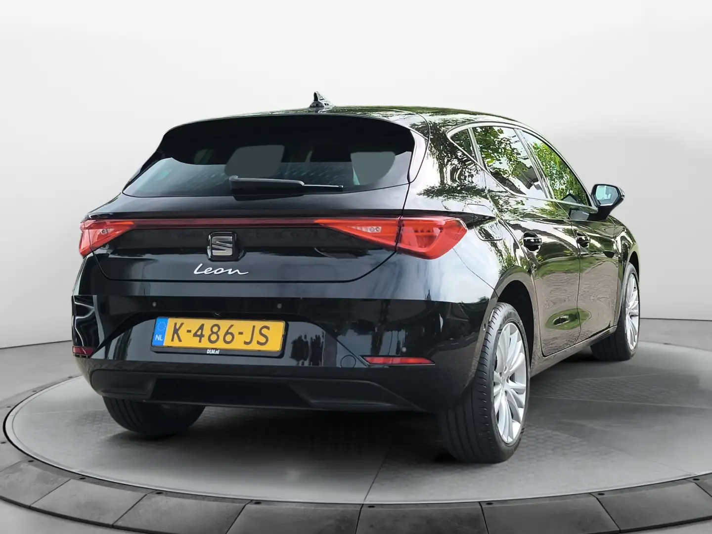 SEAT Leon 1.0 TSI Style Launch Edition (111 PK) 2e-Eig. & Ke Zwart - 2