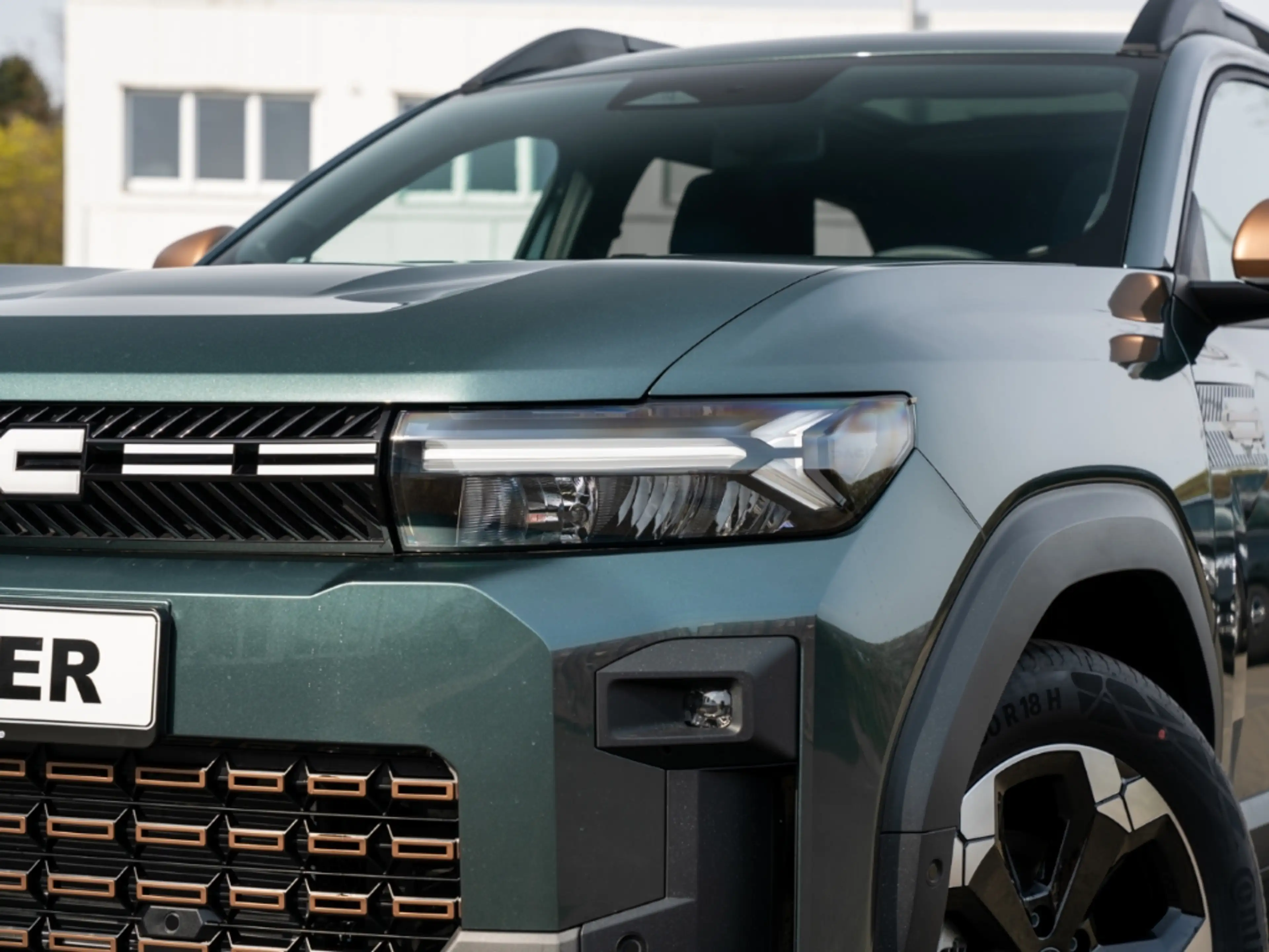 Dacia Bigster Hybrid 155 Extreme El. Panodach Navi El. Heckklapp — photo 4