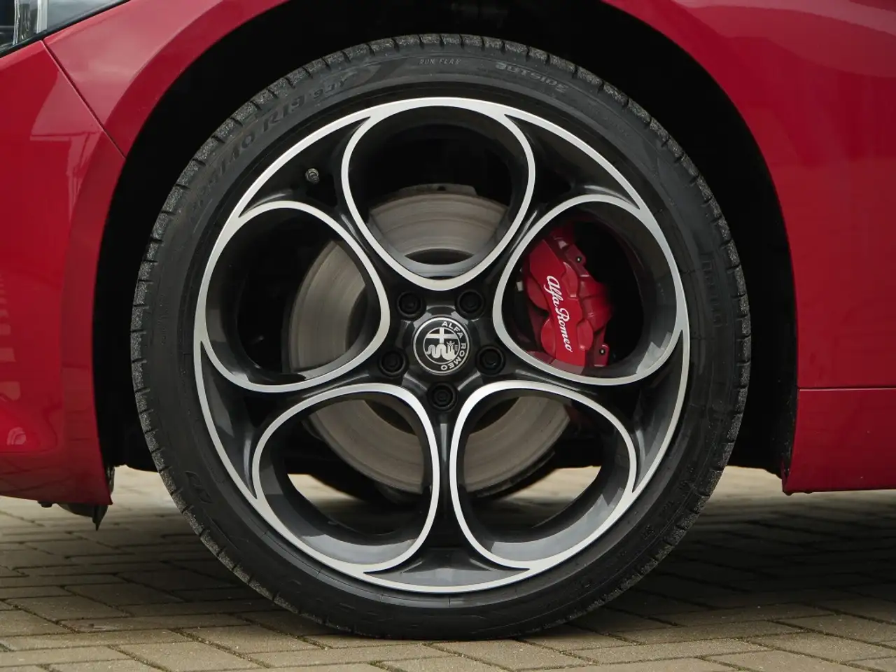Alfa Romeo Giulia 2023 — фото 15