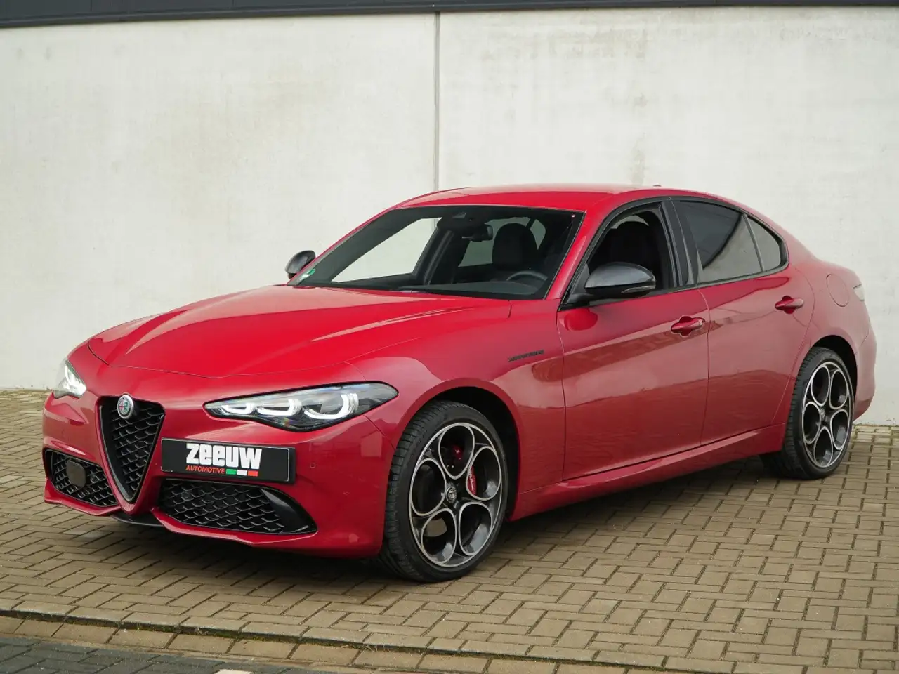 Alfa Romeo Giulia 2023 — фото 9