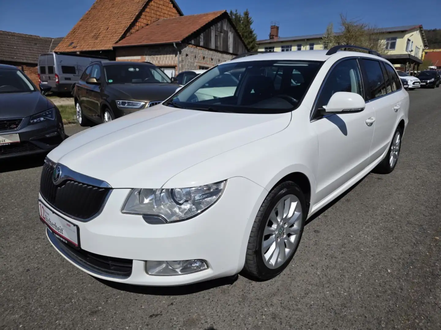 Skoda Superb Combi Exclusive Navi Xenon Tempo PDC Weiß - 1