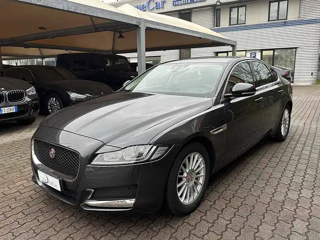 Jaguar XF 2.0 d  Pure BERLINA AUTOMATICA TELECAMERA IVA ESP