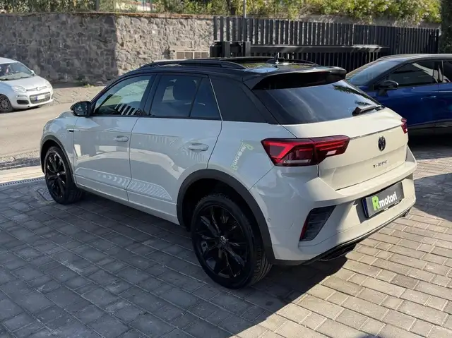 Volkswagen T-Roc view 14
