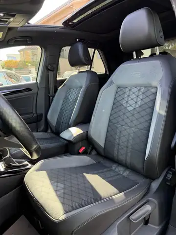 Volkswagen T-Roc view 10