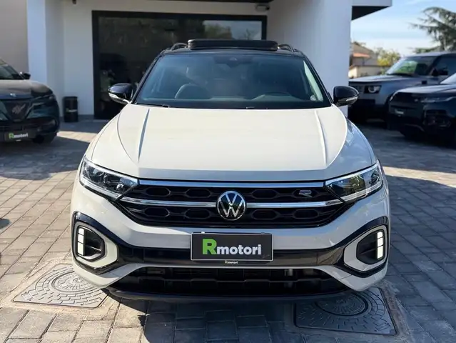 Volkswagen T-Roc view 3