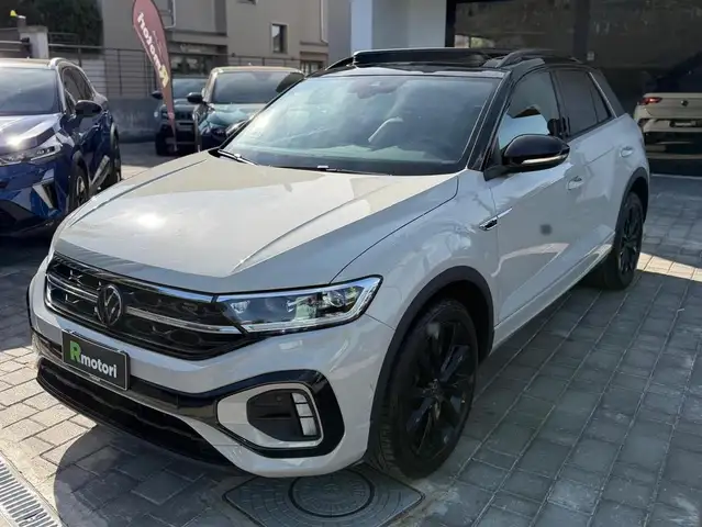 Volkswagen T-Roc view 2