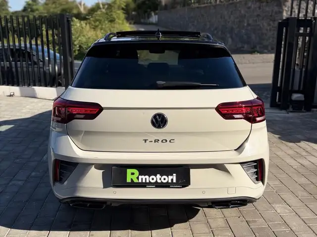 Volkswagen T-Roc view 15