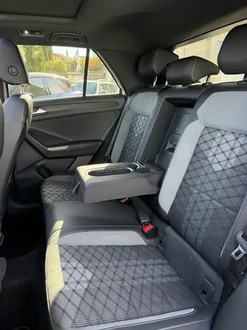 Volkswagen T-Roc view 12