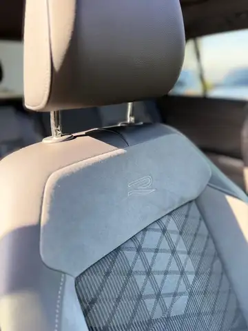 Volkswagen T-Roc view 9