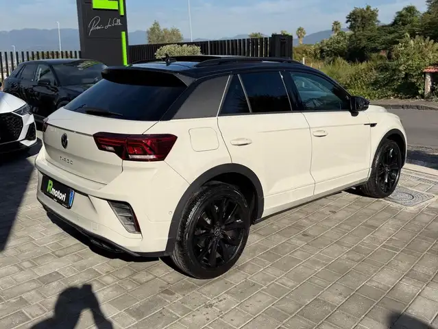 Volkswagen T-Roc view 13