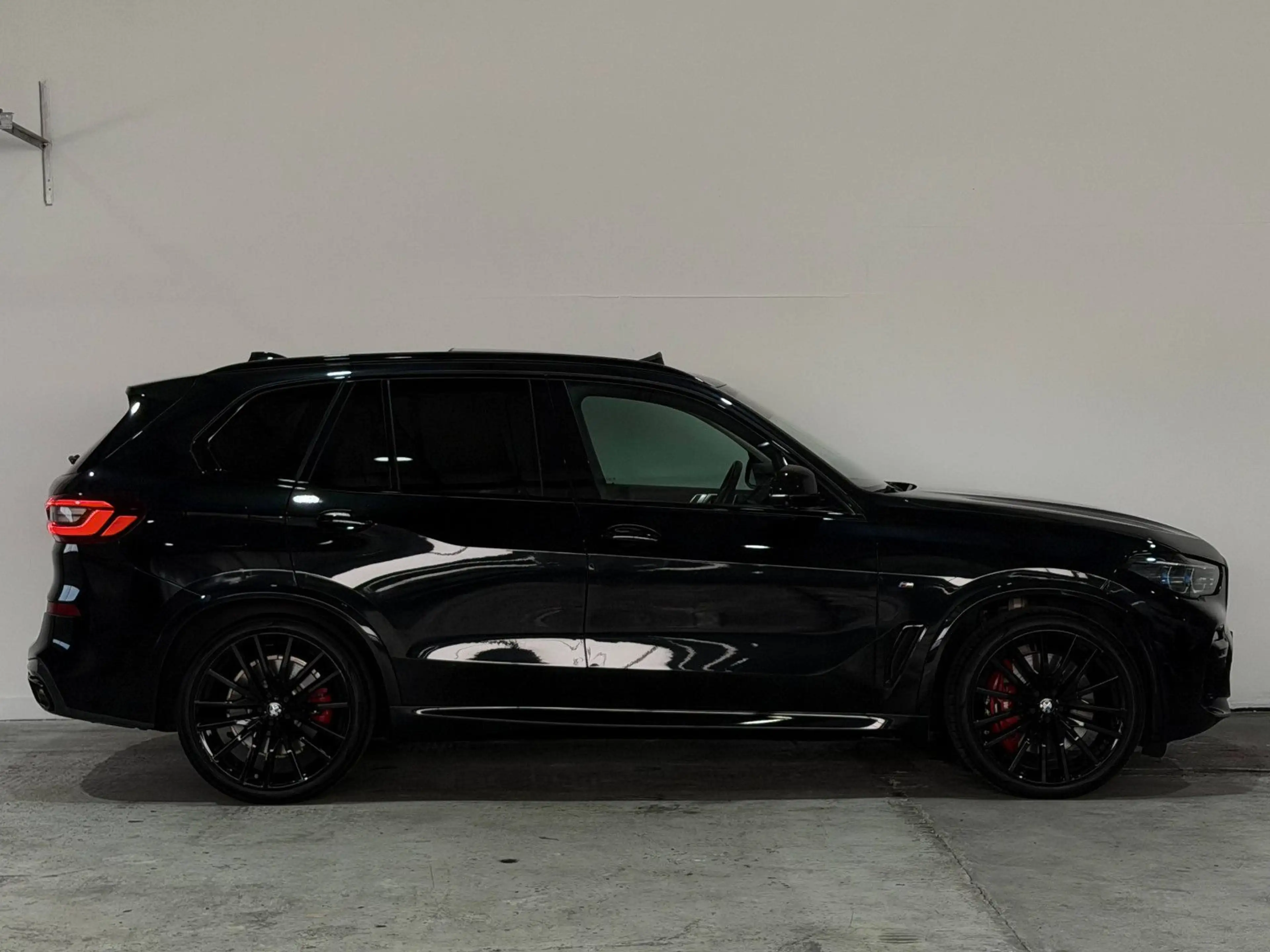 BMW X5 M50i Individual *PANO-SKY*STHZG*B&W*LUFT* — photo 4