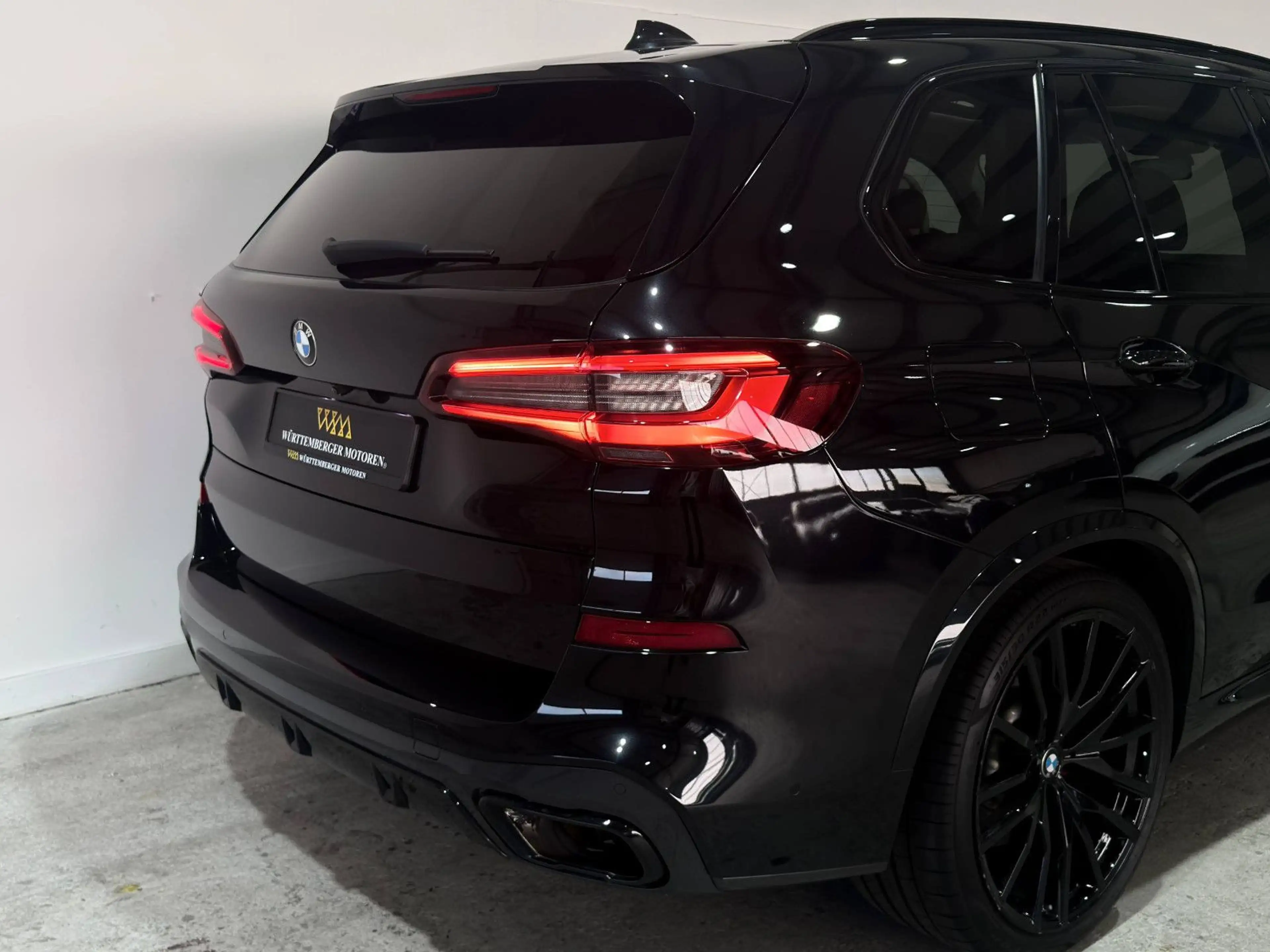 BMW X5 M50i Individual *PANO-SKY*STHZG*B&W*LUFT* — photo 15