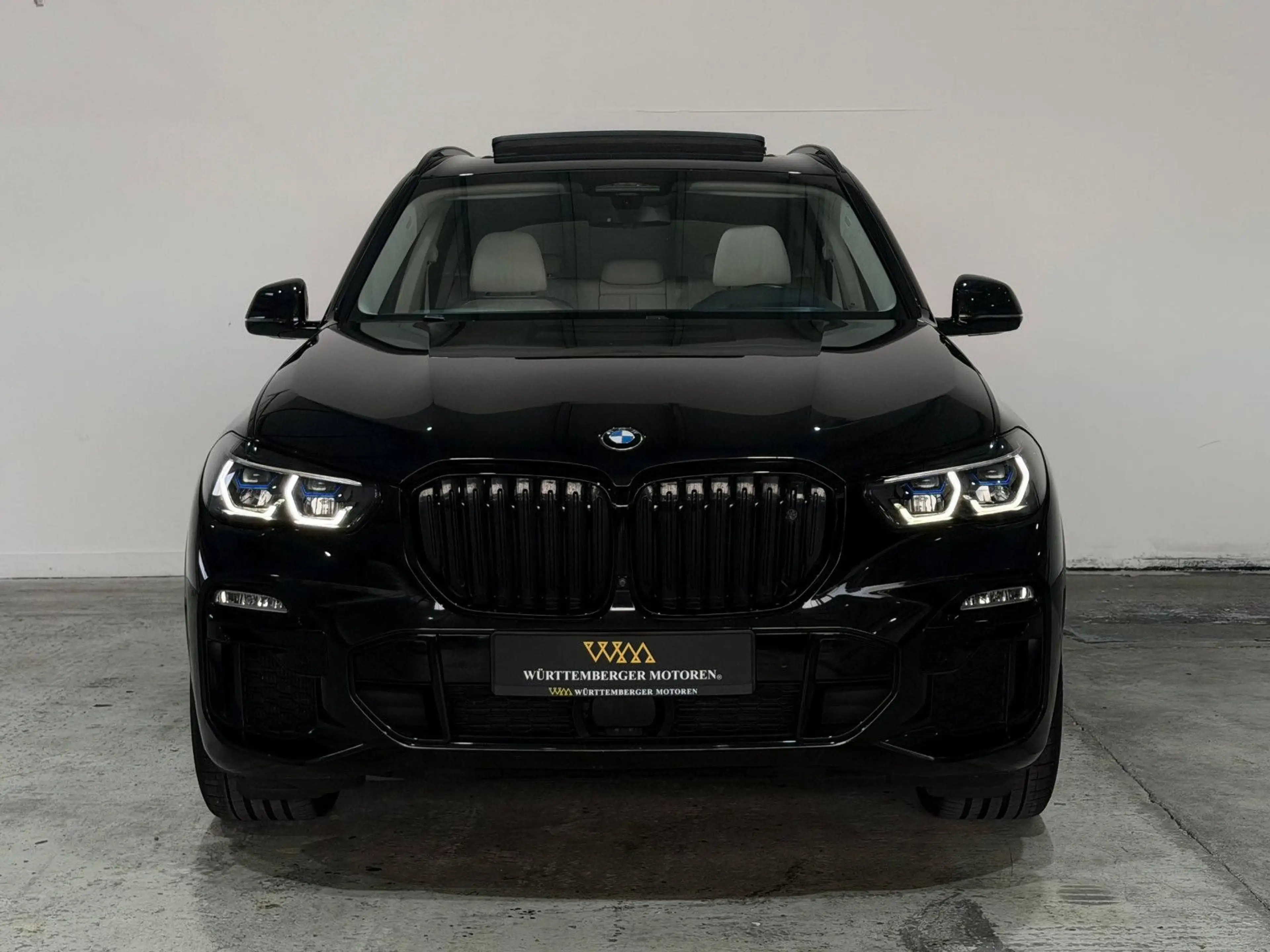 BMW X5 M50i Individual *PANO-SKY*STHZG*B&W*LUFT* — photo 2