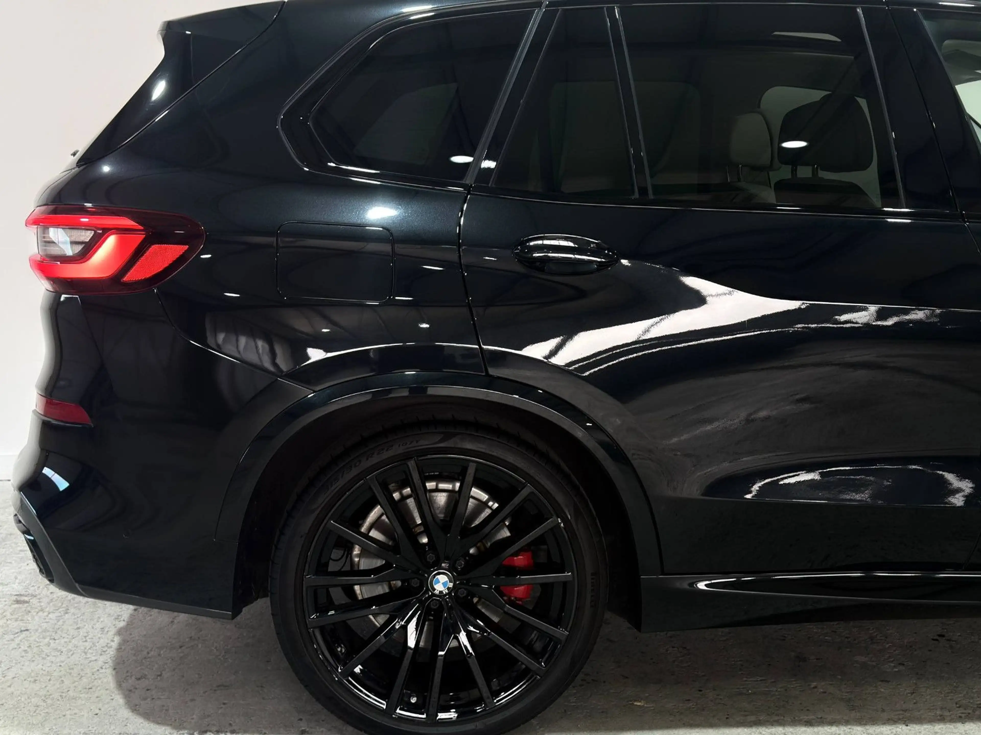 BMW X5 M50i Individual *PANO-SKY*STHZG*B&W*LUFT* — photo 11