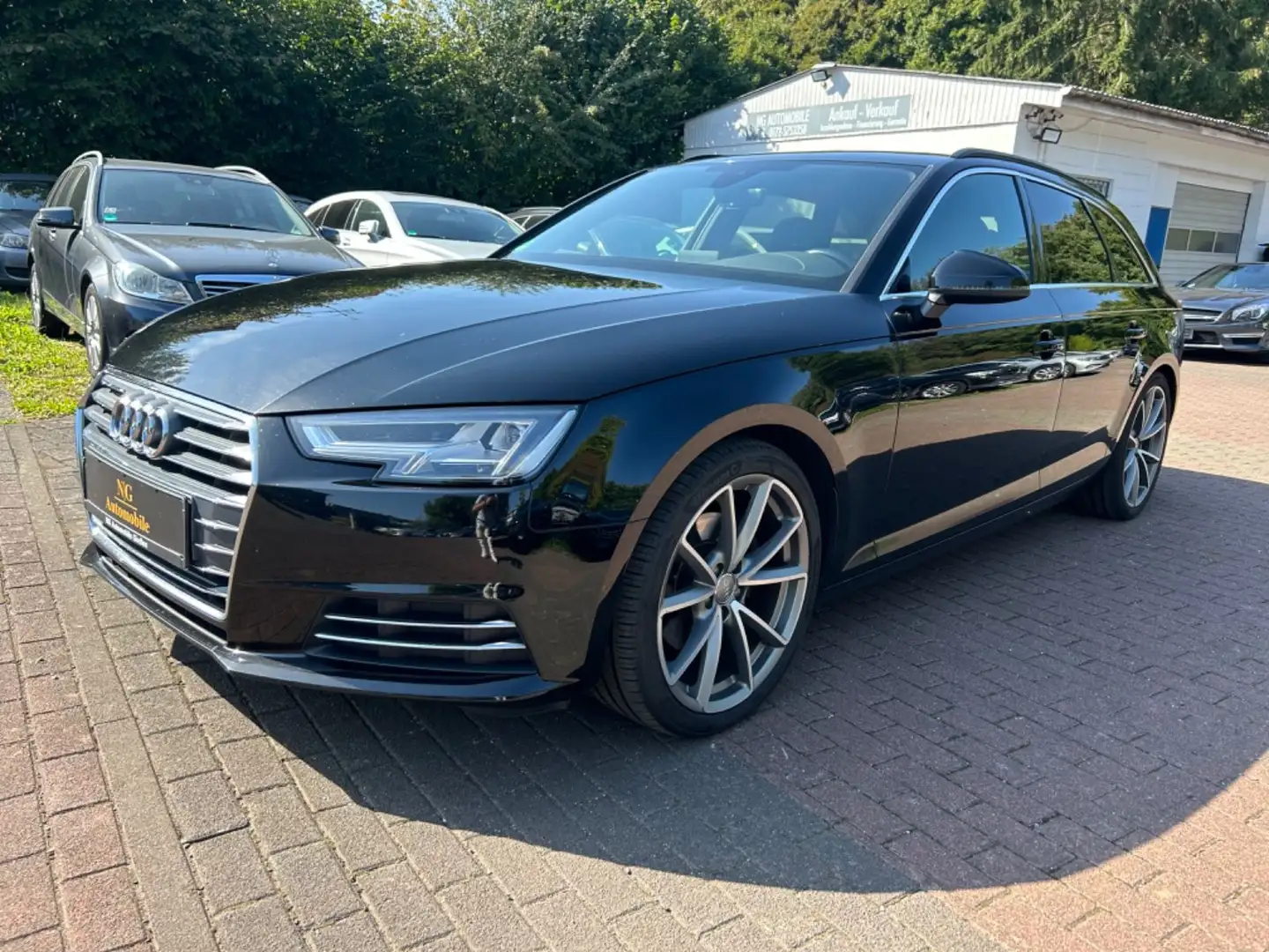 Audi A4 2.0 TDI Avant sport *LED*SHZ*8-Fach* Schwarz - 1