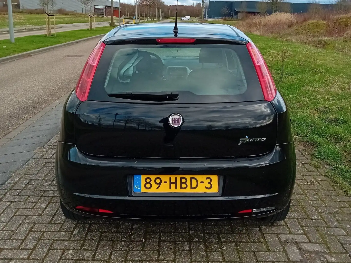 Fiat Punto 1.2 Active Zwart - 2