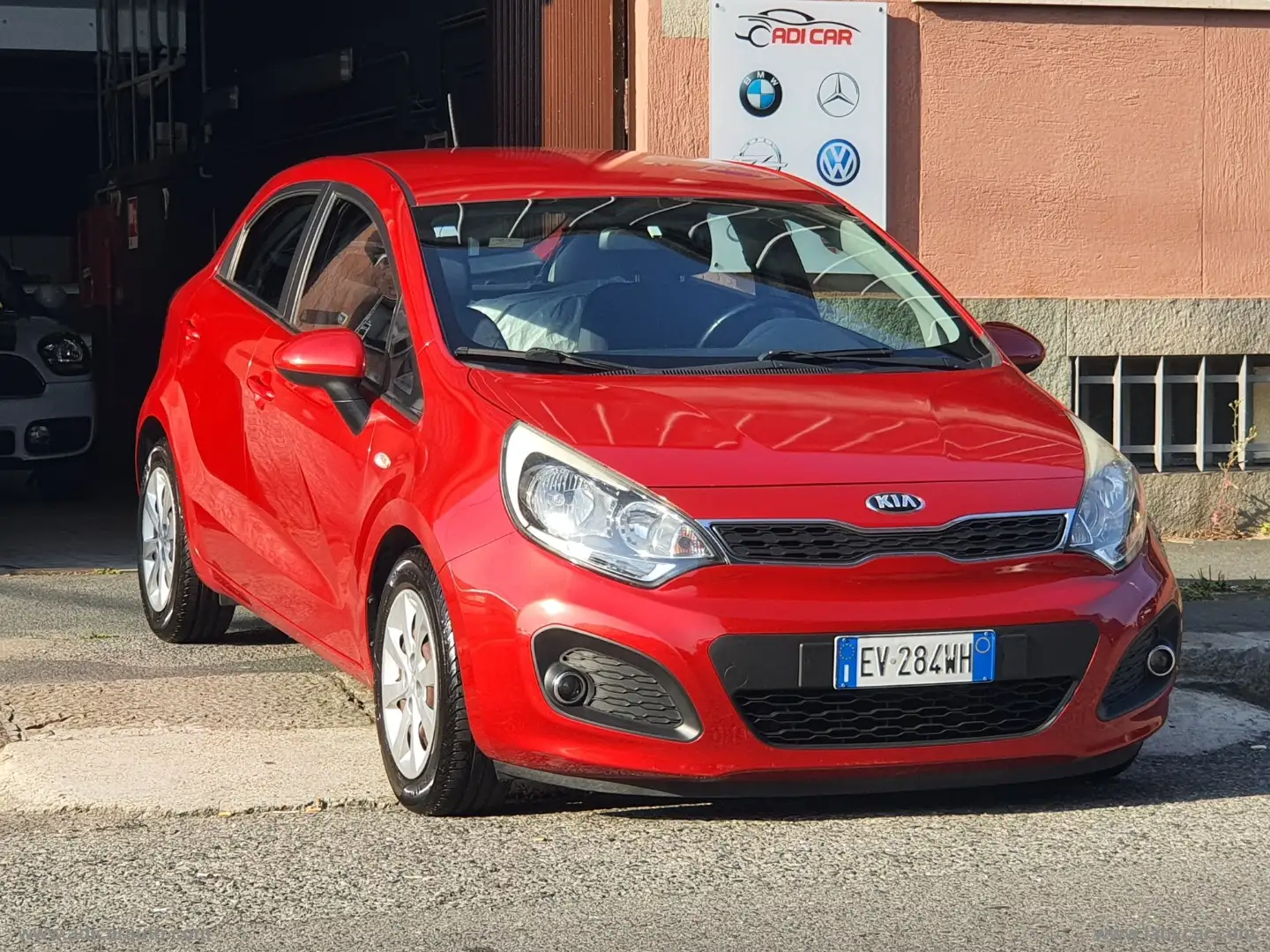 Kia Rio 1.4 CRDi 5p. Active Rosso - 1